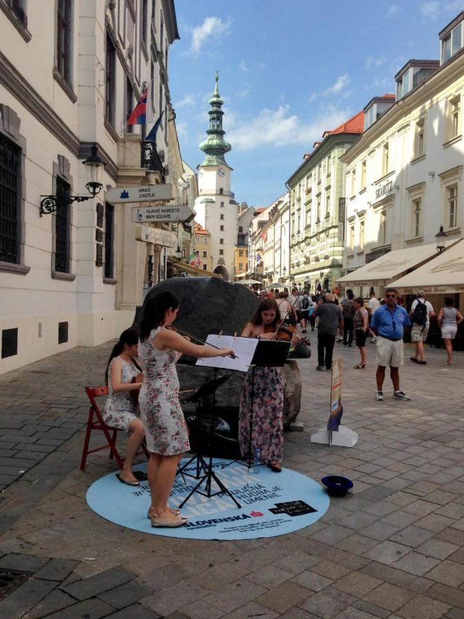 Nice Flat Under The Castle Bratislava Bagian luar foto