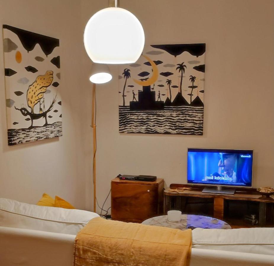Nice Flat Under The Castle Bratislava Bagian luar foto