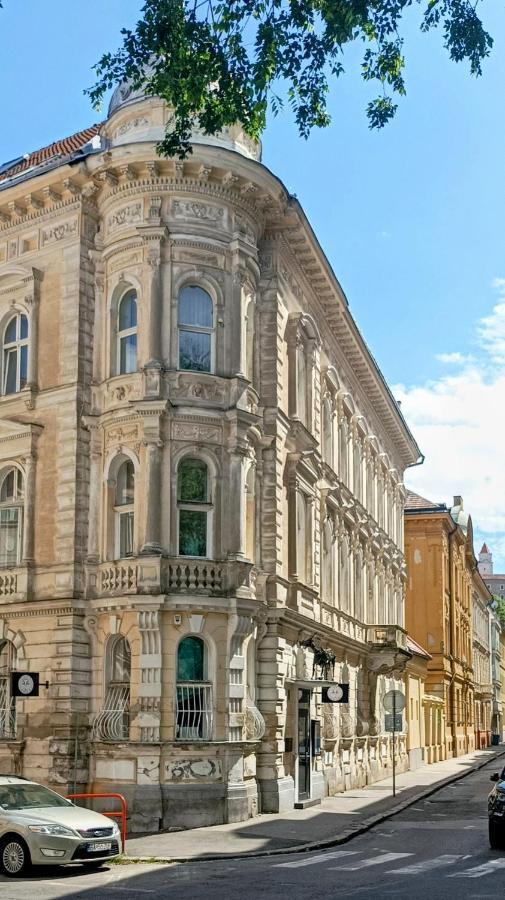Nice Flat Under The Castle Bratislava Bagian luar foto